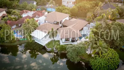 SUR6932: Lakeside villa in Surin. Photo #16