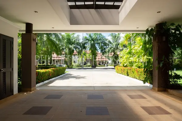 LAG6873: Luxury Villa for Sale in Laguna. Fotoğraf #2