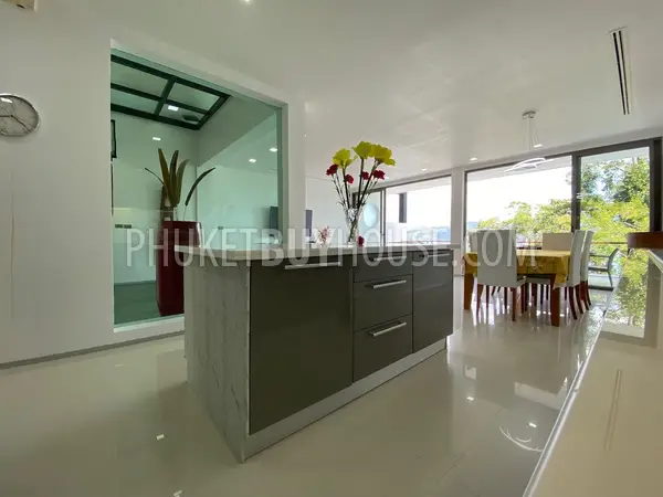 PAT6912: Townhouse with Sea View in Patong. Photo #16